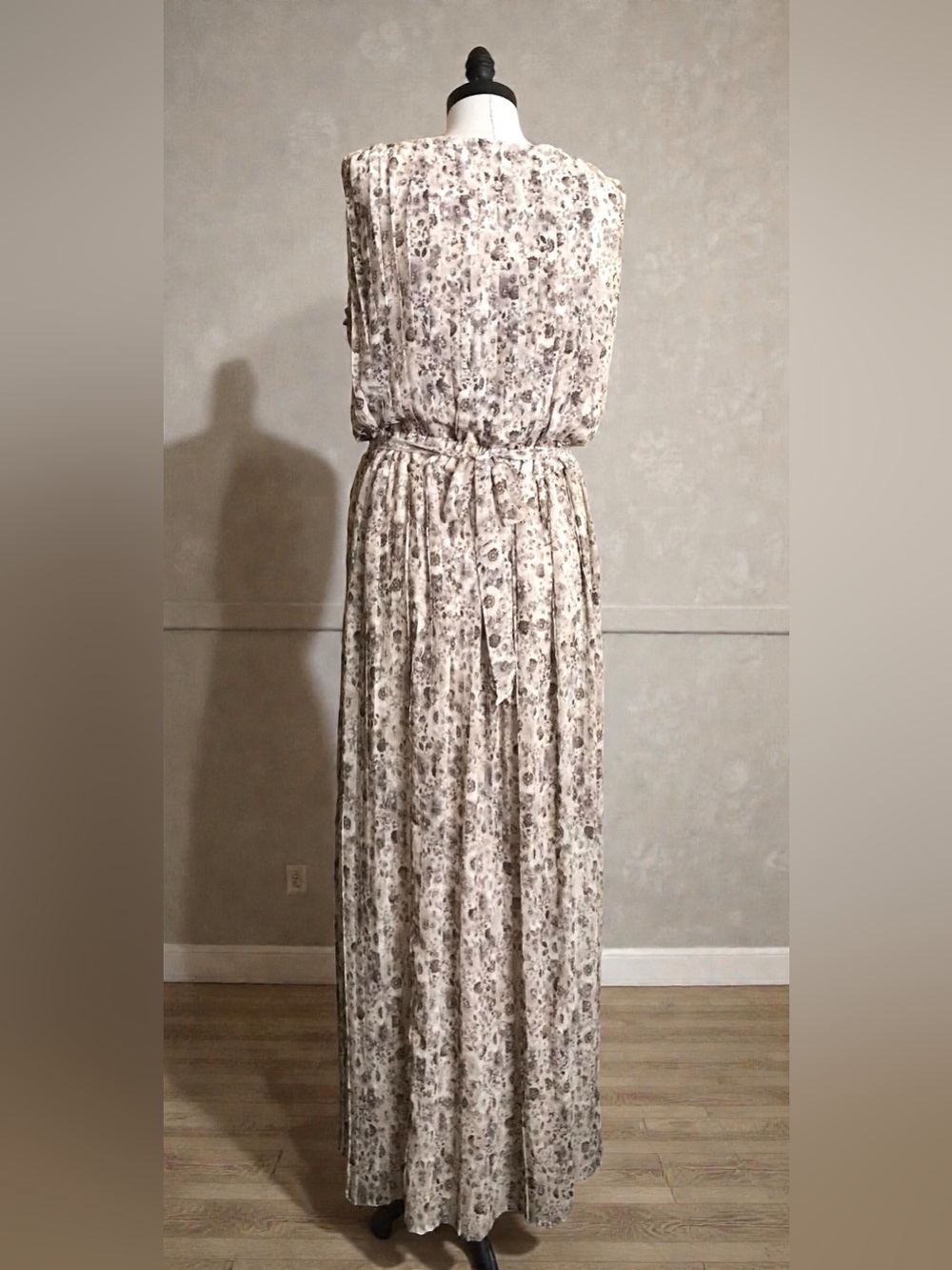 LC Lauren Conrad Floral Pleated Gray Maxi Dress - Picture 7 of 9